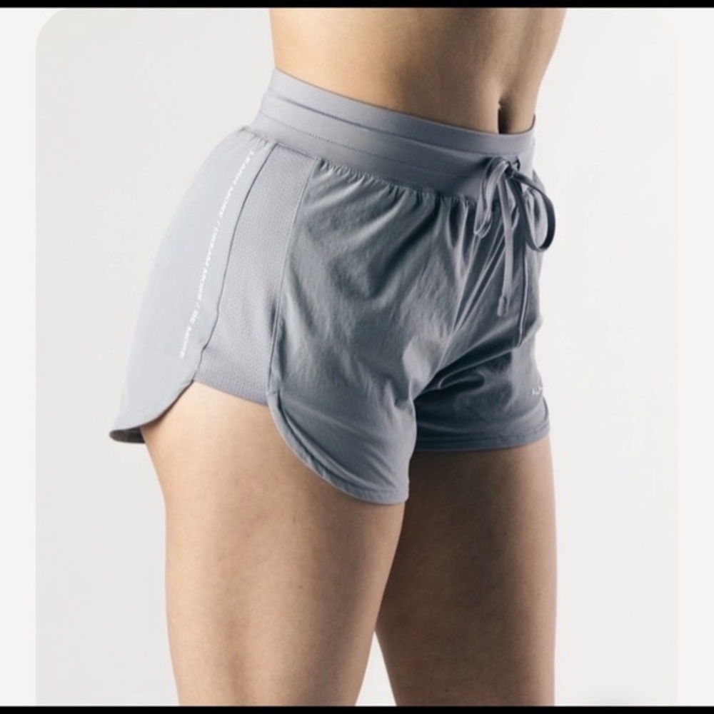 **NEVER WORN** Alphalete Active Short Silver Size L